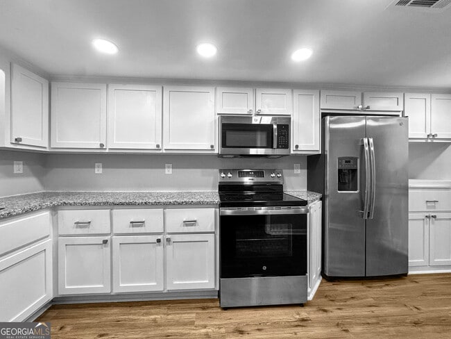 Building Photo - 608 Silver Trace Ct
