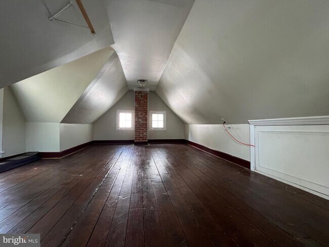 Building Photo - 206 N Mill St