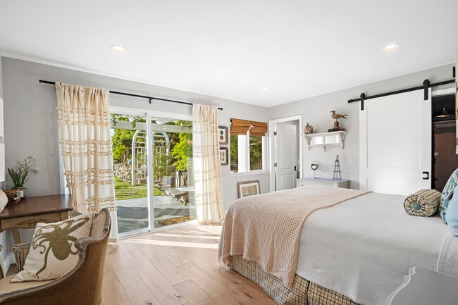 Building Photo - 6363 ZUMIREZ Dr