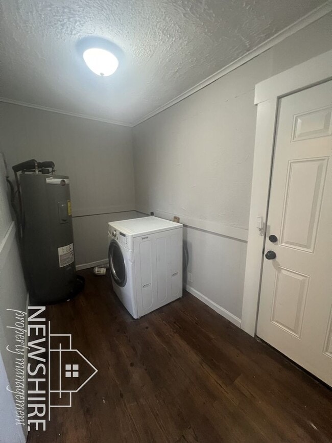 Building Photo - 1572 Farley Ave