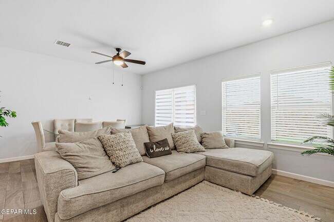 Building Photo - 6556 Ta Suil Pl