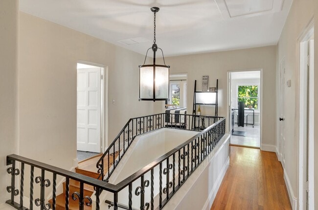 Building Photo - Luxury Bayside Living in Loma Portal with 5 bedrooms & 3 baths!