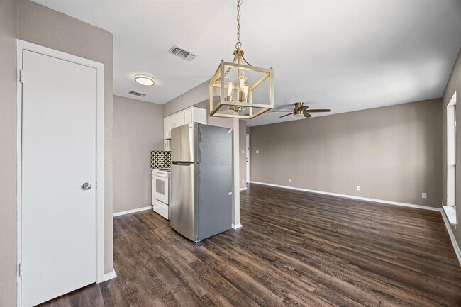 Building Photo - 5215 St Georges Green