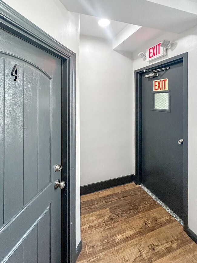 Building Photo - 101 E Lincoln Ave