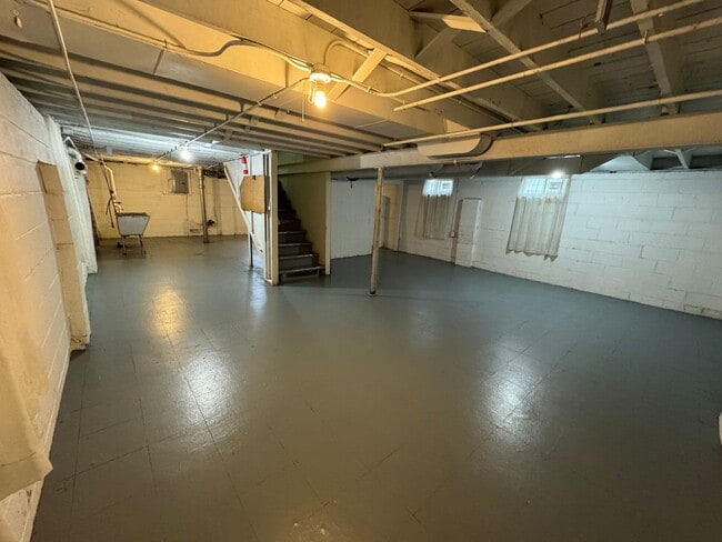 Building Photo - Move-In Ready Rental with Detached Garage