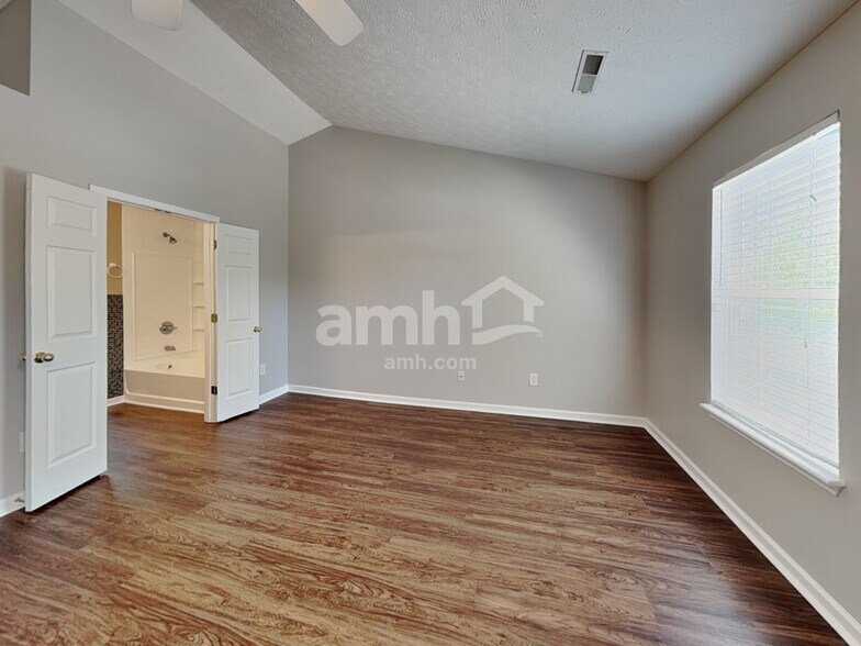 Building Photo - 5808 W Port Dr