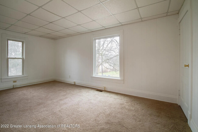 Upper - Living Room - 132 S Main St