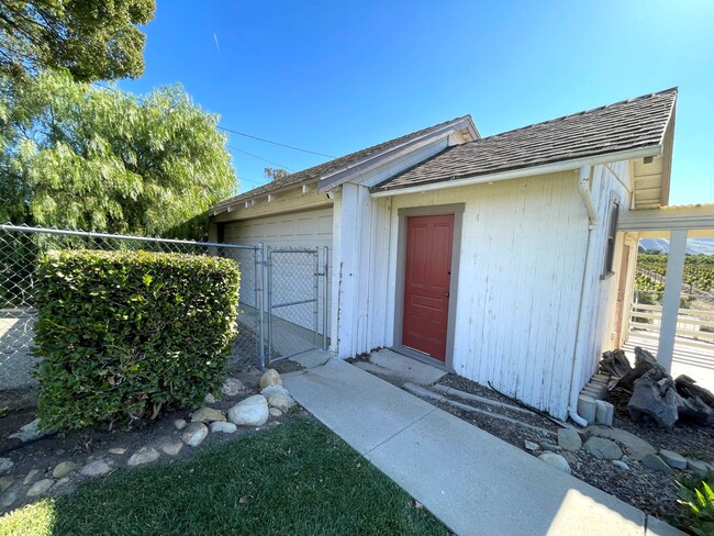 Building Photo - Santa Paula Ranch Home- 2 Bedroom w/Den