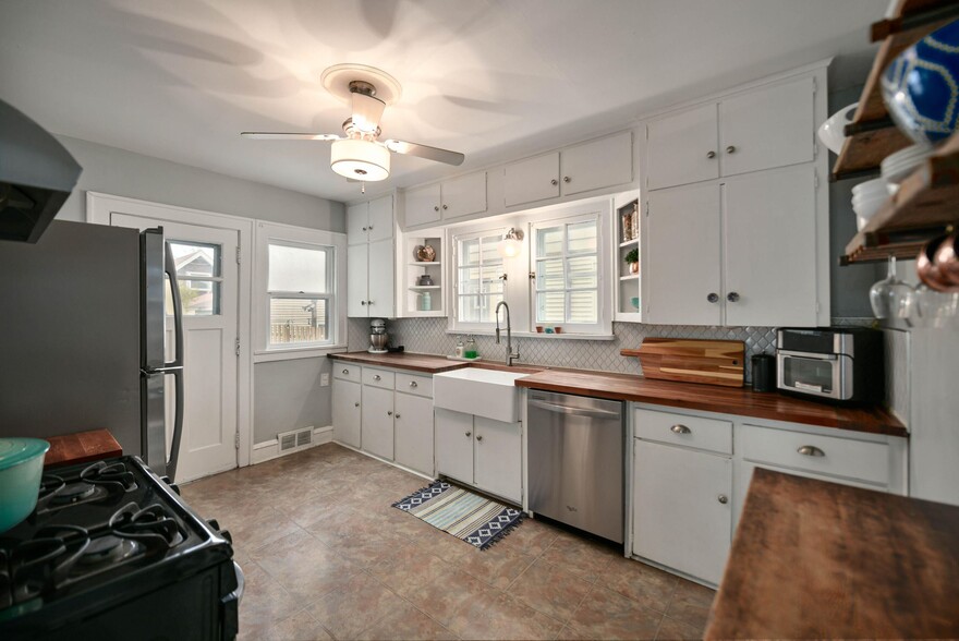 Kitchen - 1602 S 75th St