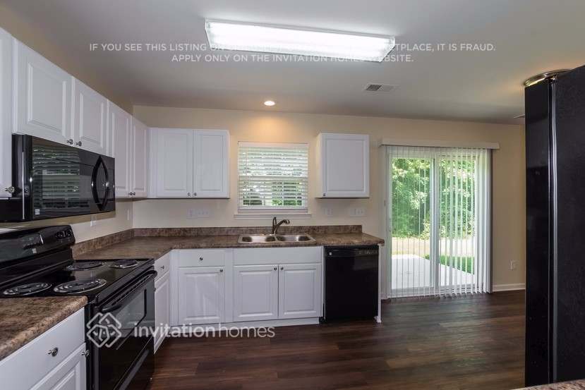 Building Photo - 5219 Grass Ridge Dr