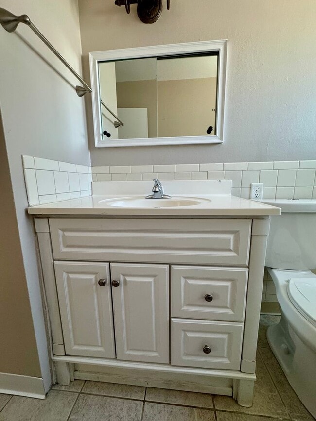 Building Photo - Updated 3 bedroom Centrally Located