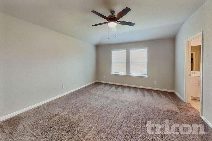Building Photo - 13543 Paxton Blvd