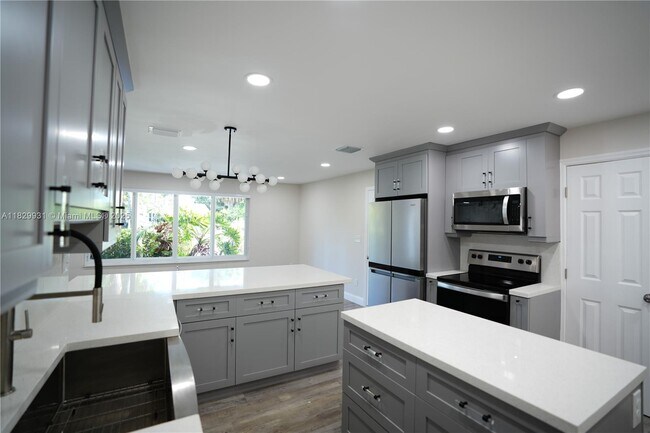 Building Photo - 2573 Conroy Dr