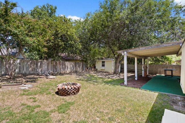Building Photo - 4823 Blue Heron Dr