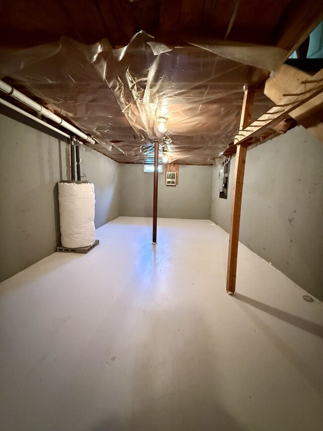 Building Photo - 812 Court St