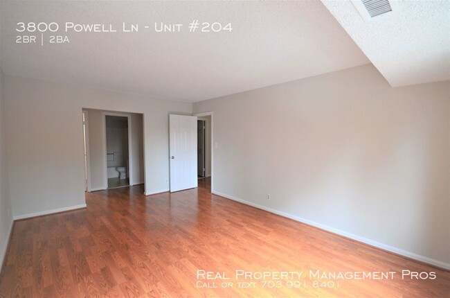 Building Photo - Spacious Condo in Peaceful Lakeside Plaza!