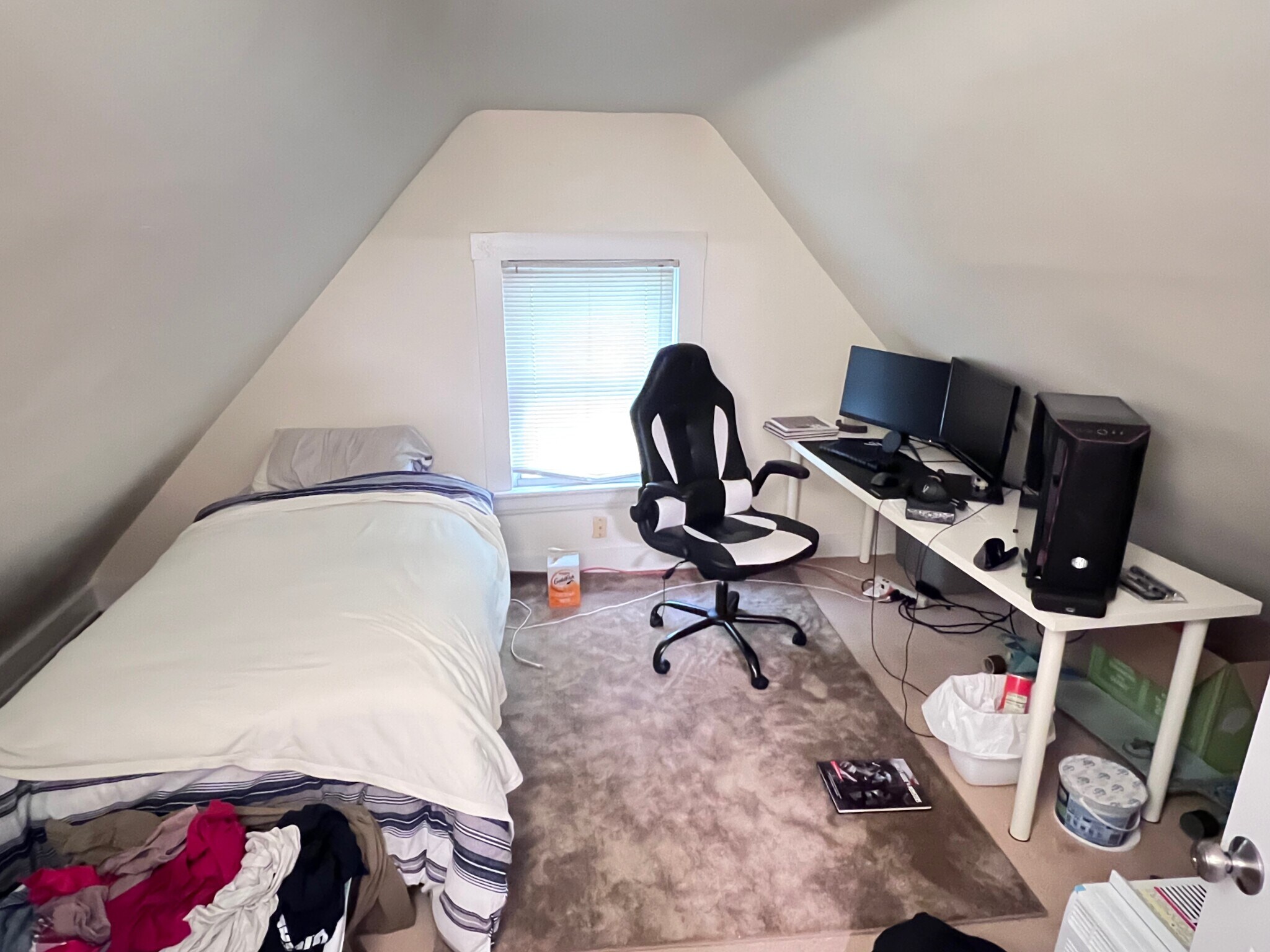 Building Photo - 2374 Victor St