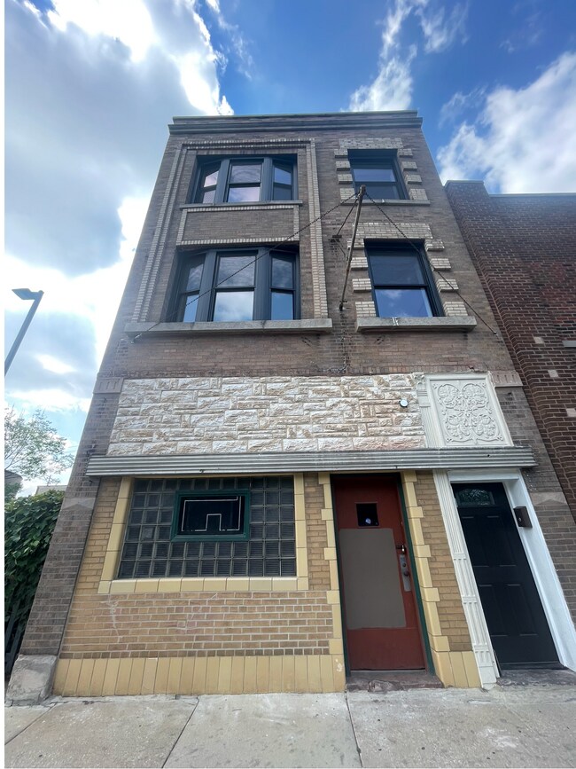 Primary Photo - 4410 N Western Ave