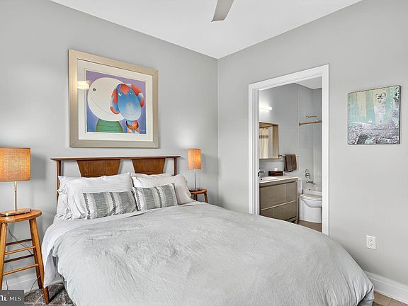 Building Photo - 900 11th St SE