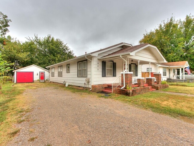 Building Photo - 3 Bedroom 1 Bath home in Shawnee!