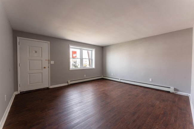 Building Photo - 6708 Columbia Ave