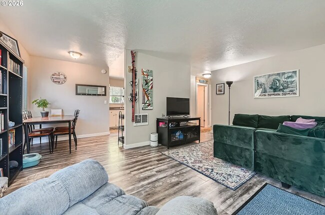 Building Photo - Ready Now - Just A Birdie Away from Rose City Golf Course!