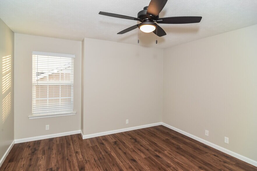 Building Photo - 1726 St Andrews Dr