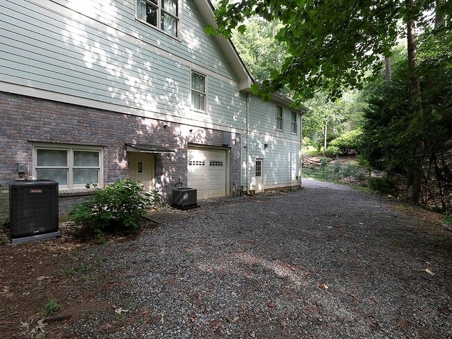 Building Photo - 2270 Pilgrim Mill Way