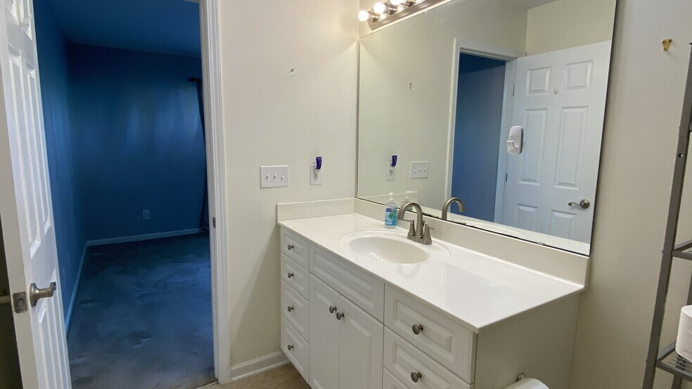 Building Photo - 1041 Bridgeport Way