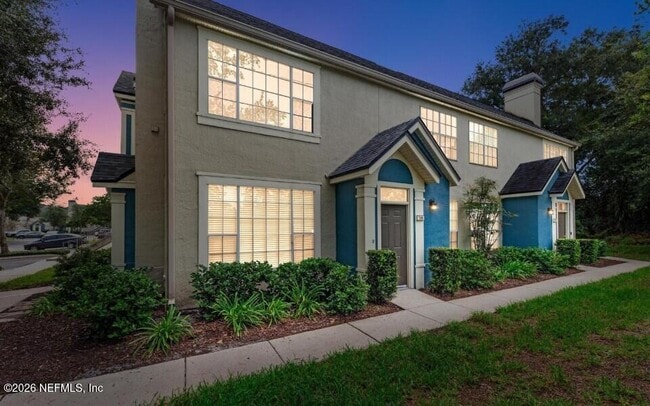 Building Photo - 13700 Richmond Park Dr N