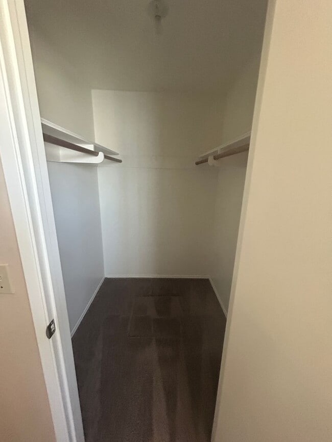 Building Photo - Stay cool in Lemoore in this spacious home...