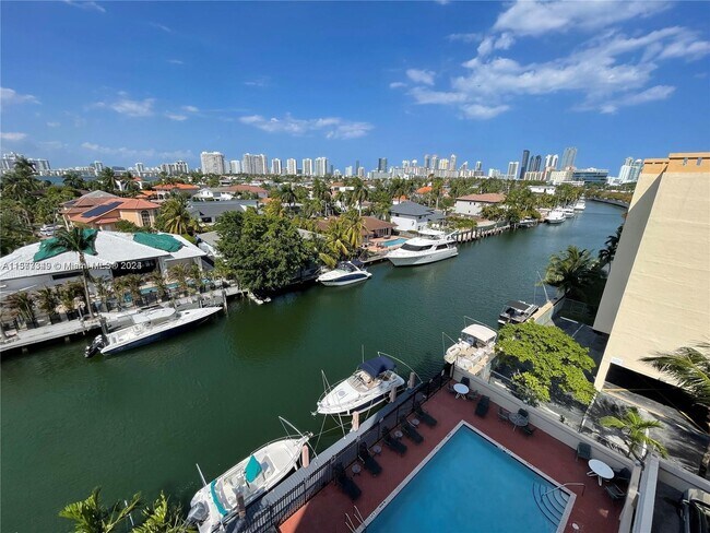 Building Photo - 2903 N Miami Beach Blvd