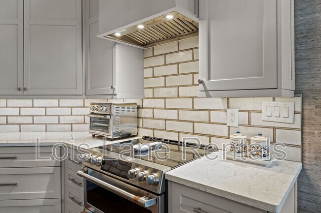 Building Photo - 2 Wharfside St