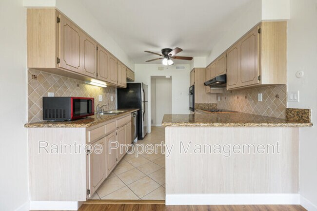 Building Photo - 620 W Solana Cir