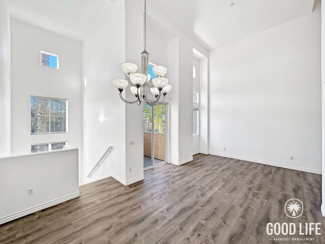 Building Photo - Beautiful 3BD/3BA W/ A/C, Attached Garage, and Community Pool in Kearny Mesa!