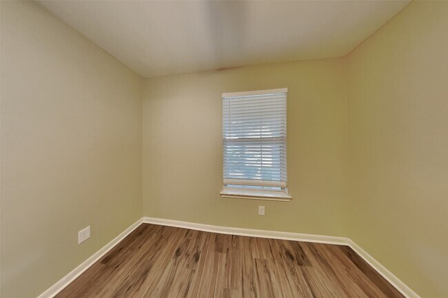 Building Photo - 18238 Fair Grange Ln