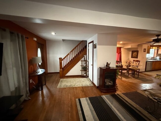 Building Photo - Spacious Three Bedroom, Two Full Bathroom Home with Chef’s Kitchen – Furnished Option Available!