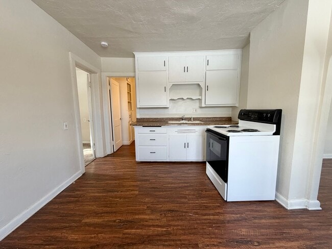 Building Photo - 1440 Smith St