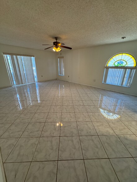 Building Photo - 5638 Country Lakes Dr