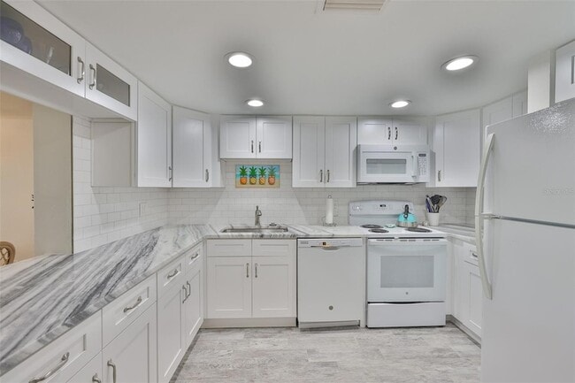 Building Photo - 1028 Apollo Beach Blvd