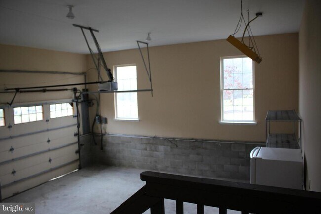 Building Photo - 176 S Patricia Dr