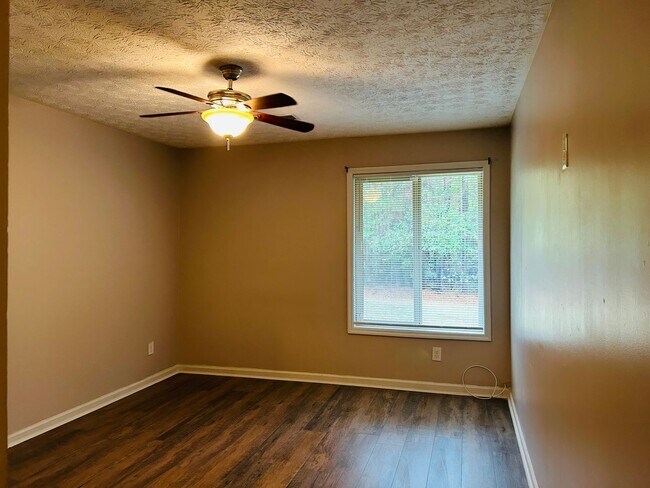 Building Photo - 140 Summerwood Dr