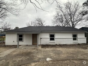 Building Photo - 3503 Fontana Dr