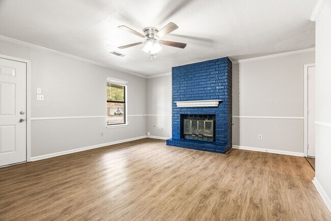 Building Photo - Updated House for Rent in Maumelle – Spaci...