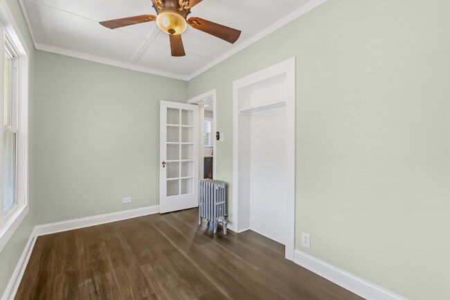 Building Photo - 5742 N Francisco Ave