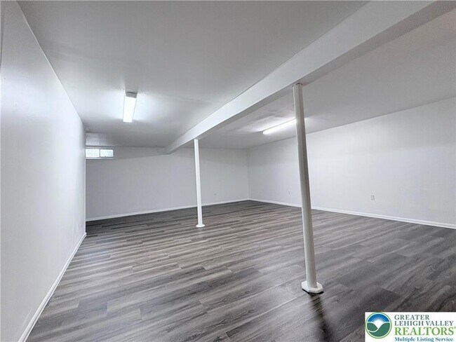 Building Photo - 6411 Pioneer Dr