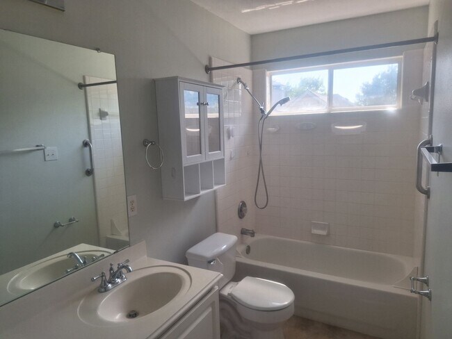 Building Photo - 5BR Fannin Farms Home with Dual Primary Suites & Pool