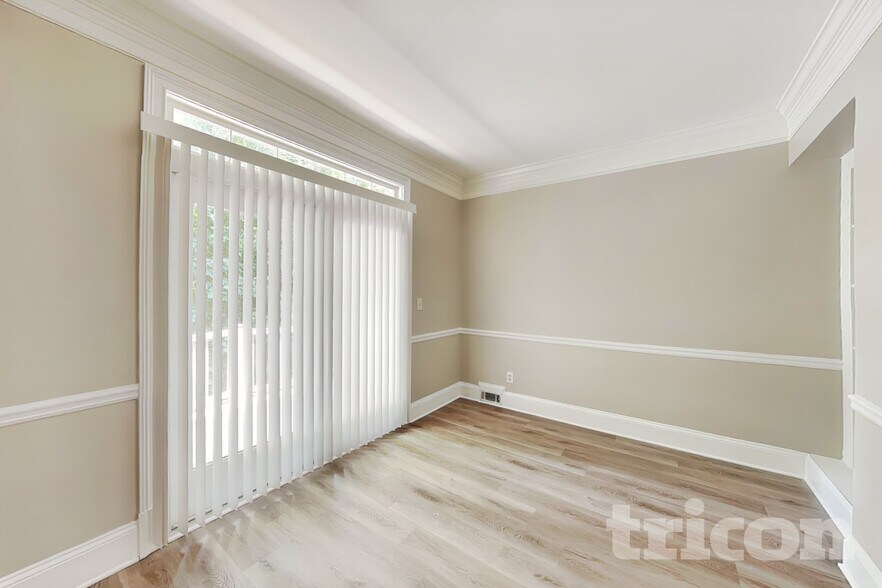 Building Photo - 1040 Huntcliff NE