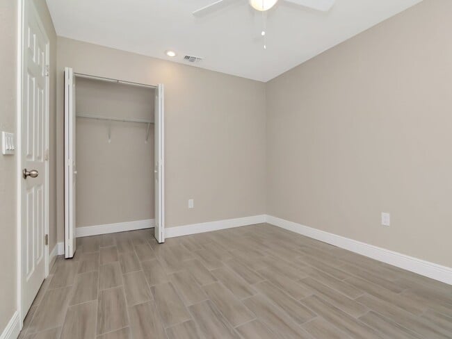 Building Photo - Stunning Newly Renovated 3-Bedroom, 2-Bath Duplex in Prime Bradenton Location!