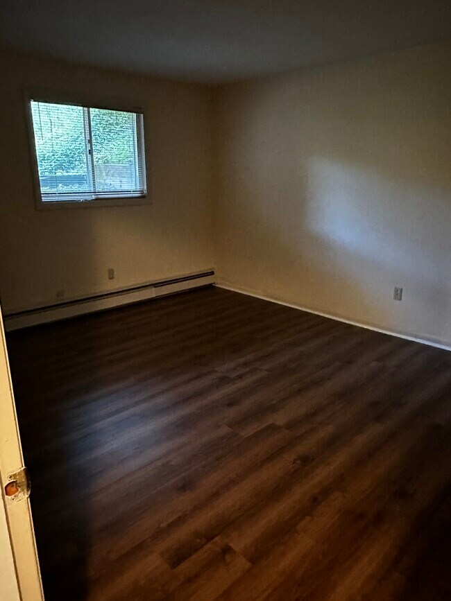 Building Photo - 7863 Russell Ln